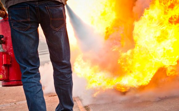 ¿Puedo usar un extintor sobre una persona envuelta en llamas? ¿Puedo usar un extintor sobre una persona envuelta en llamas?